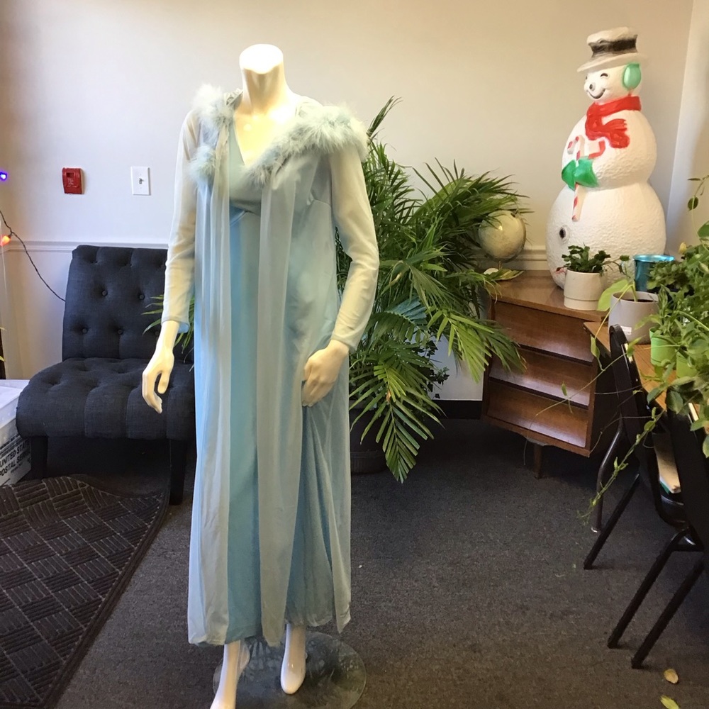 Vintage 2 piece dress gown & sheer robe with feather trim size small